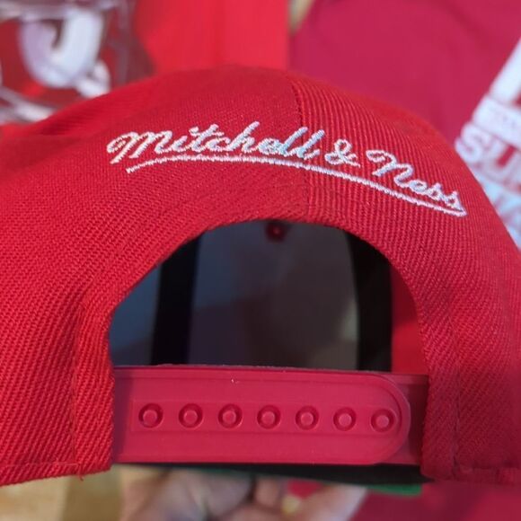 Tampa Bay Buccaneers fan, 2 tees, hat, coin tray bundle! - Picture 10 of 10